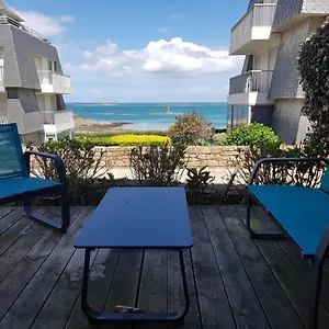 https://les-pieds-dans-leau-saint-quay-portrieux.inbrittany.com